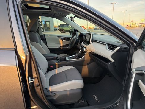 Used 2025 Toyota RAV4 XLE image 20