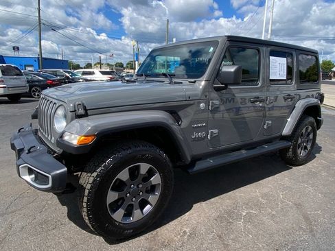 Used 2020 Jeep Wrangler Unlimited Sahara w/ Dual Top Group AWD/4WD image 9