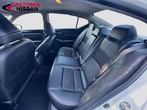 Used 2024 Nissan Altima 2.5 SR FWD image 30