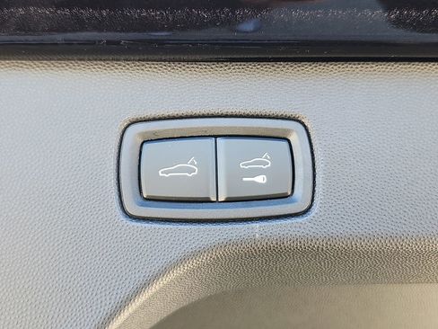 Certified 2025 Porsche Macan 4S Electric image 29