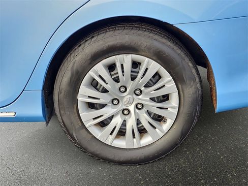 Used 2012 Toyota Camry LE image 29