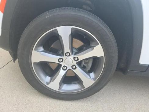 Used 2022 Jeep Grand Cherokee Limited 4xe image 10