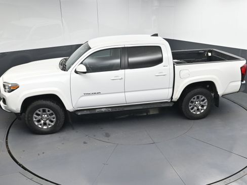 Used 2018 Toyota Tacoma SR5 image 38