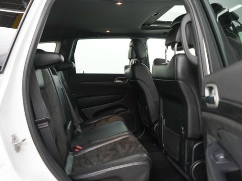 Used 2020 Jeep Grand Cherokee Altitude AWD/4WD image 12