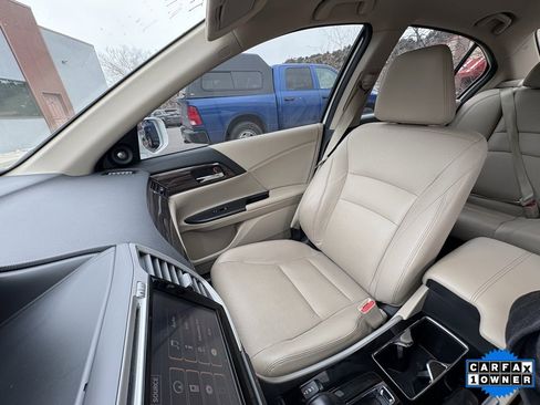 Used 2016 Honda Accord Touring image 25
