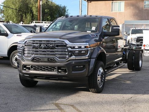 New 2026 RAM 5500 4x4 Crew Cab w/ Laramie Trim Package image 5