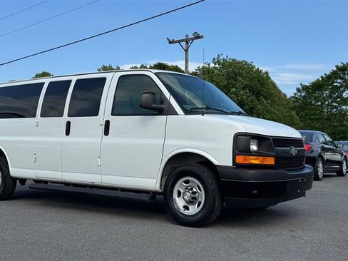 Used 2017 Chevrolet Express 3500 LS RWD image 4