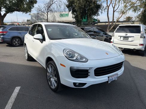 Used 2018 Porsche Cayenne Platinum Edition image 2