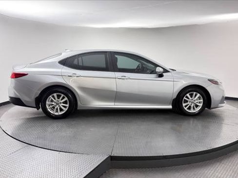 Used 2025 Toyota Camry LE FWD image 9