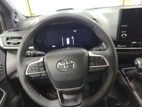 Certified 2025 Toyota Sienna Platinum AWD/4WD image 27