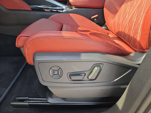 Certified 2025 Audi SQ5 Premium Plus AWD/4WD image 17