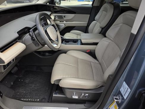 Used 2025 Lincoln Nautilus Reserve AWD/4WD image 27
