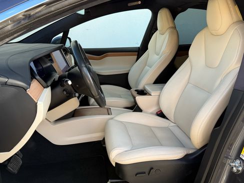 Used 2020 Tesla Model X Long Range image 4
