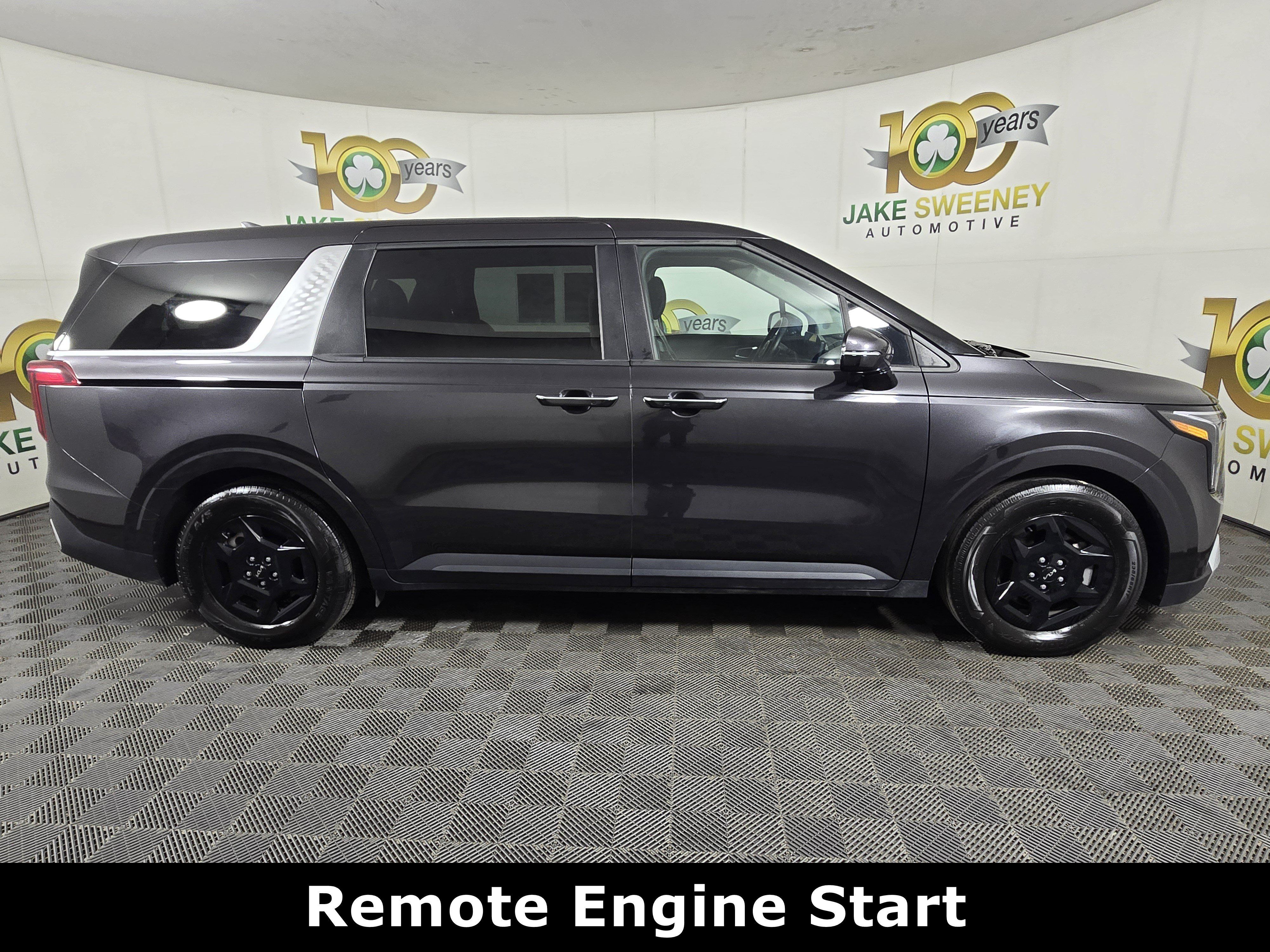 Used 2025 Kia Carnival FWD image 10