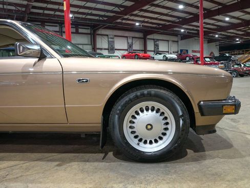 Used 1988 Jaguar XJ Vanden Plas RWD image 11