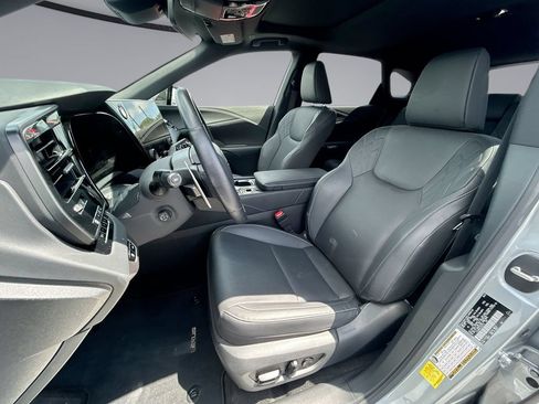 Used 2025 Lexus RX 350 Premium w/ Accessory Package (Z1) FWD image 4