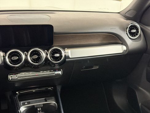 Used 2026 Mercedes-Benz GLB 250 4MATIC image 28