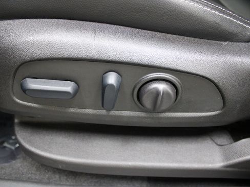 Used 2022 GMC Terrain SLT image 16