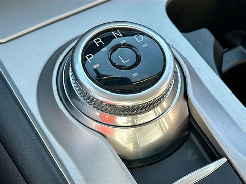 Used 2022 Ford Explorer XLT image 16