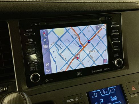 Used 2020 Toyota Sienna SE Premium FWD image 22