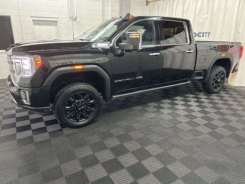 Used 2022 GMC Sierra 2500 Denali w/ Denali Black Diamond Edition image 5