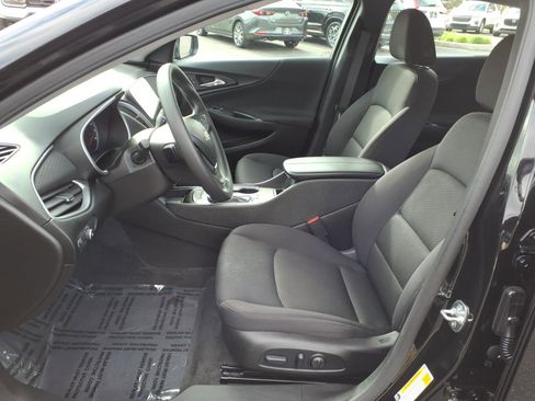 Used 2025 Chevrolet Malibu LT FWD image 4