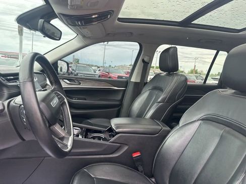 Used 2022 Jeep Grand Cherokee L Limited AWD/4WD image 32