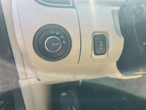 Used 2015 Ford Taurus SEL w/ Equipment Group 201A FWD image 21