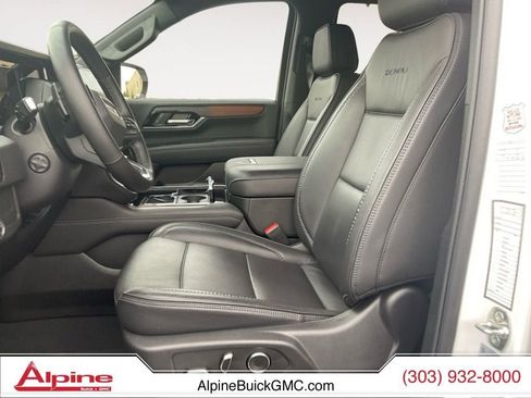 Used 2025 GMC Yukon Denali AWD/4WD image 9