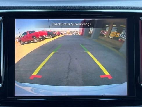 Used 2024 Chrysler Pacifica Touring-L image 31