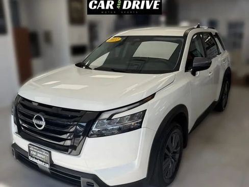 Used 2022 Nissan Pathfinder SV w/ SV Black Package image 1