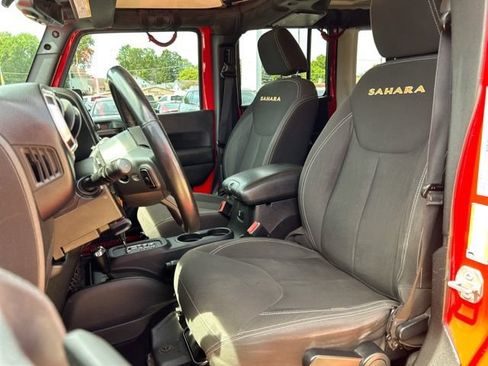 Used 2015 Jeep Wrangler Unlimited Sahara w/ Connectivity Group AWD/4WD image 26