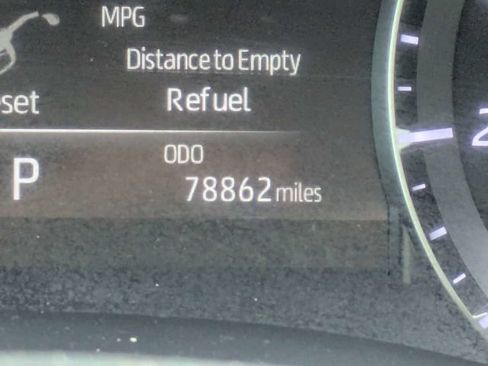 Used 2020 Toyota Highlander XLE FWD image 32