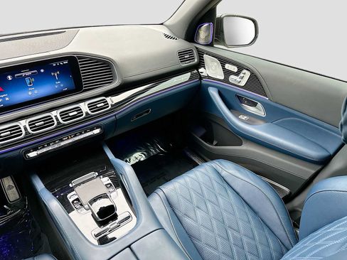 Used 2025 Mercedes-Benz Maybach GLS 600 4MATIC image 25