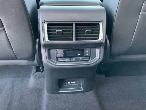 New 2026 Volkswagen Atlas SE image 17