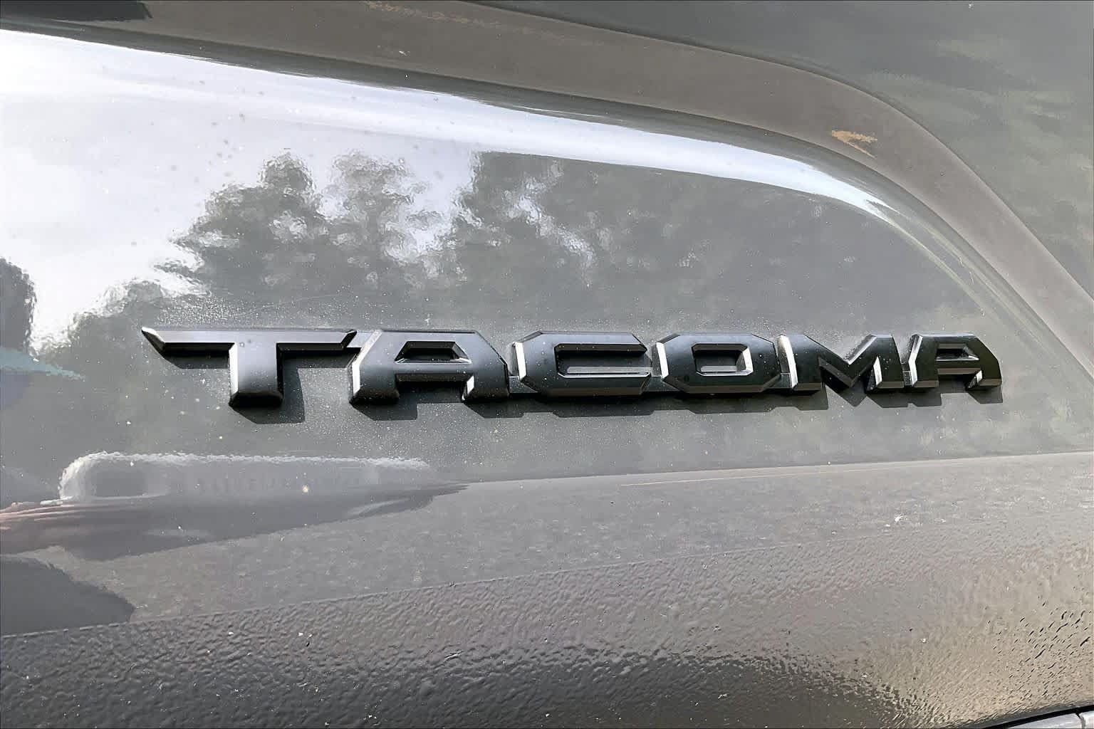 Used 2024 Toyota Tacoma TRD Off-Road AWD/4WD image 32