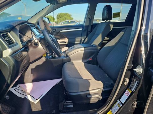 Used 2019 Toyota Highlander LE w/ Protection Package #3 AWD/4WD image 3