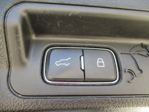 Used 2020 Ford Explorer XLT w/ Equipment Group 202A AWD/4WD image 37