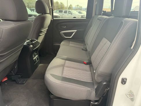 Used 2021 Nissan Titan SV w/ SV Convenience Package image 16