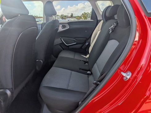 Used 2025 Kia Soul LX w/ LX Technology Package FWD image 13