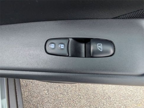 New 2025 Nissan Kicks Play S image 31