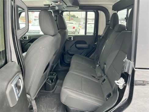 Used 2022 Jeep Gladiator Willys image 24