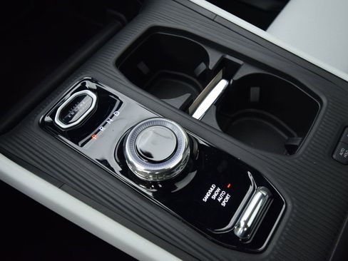 New 2026 Jeep Cherokee Limited image 25