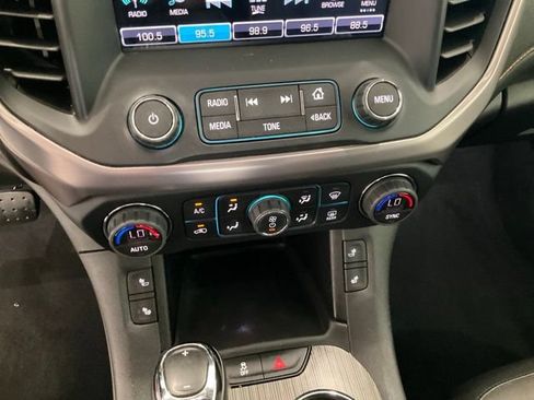 Used 2019 GMC Acadia SLT AWD/4WD image 14