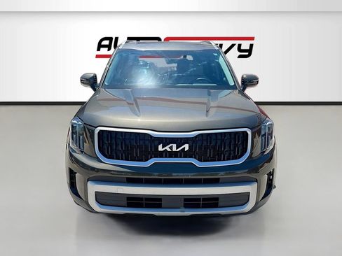 Used 2024 Kia Telluride EX w/ EX Captain's Chair Package AWD/4WD image 2