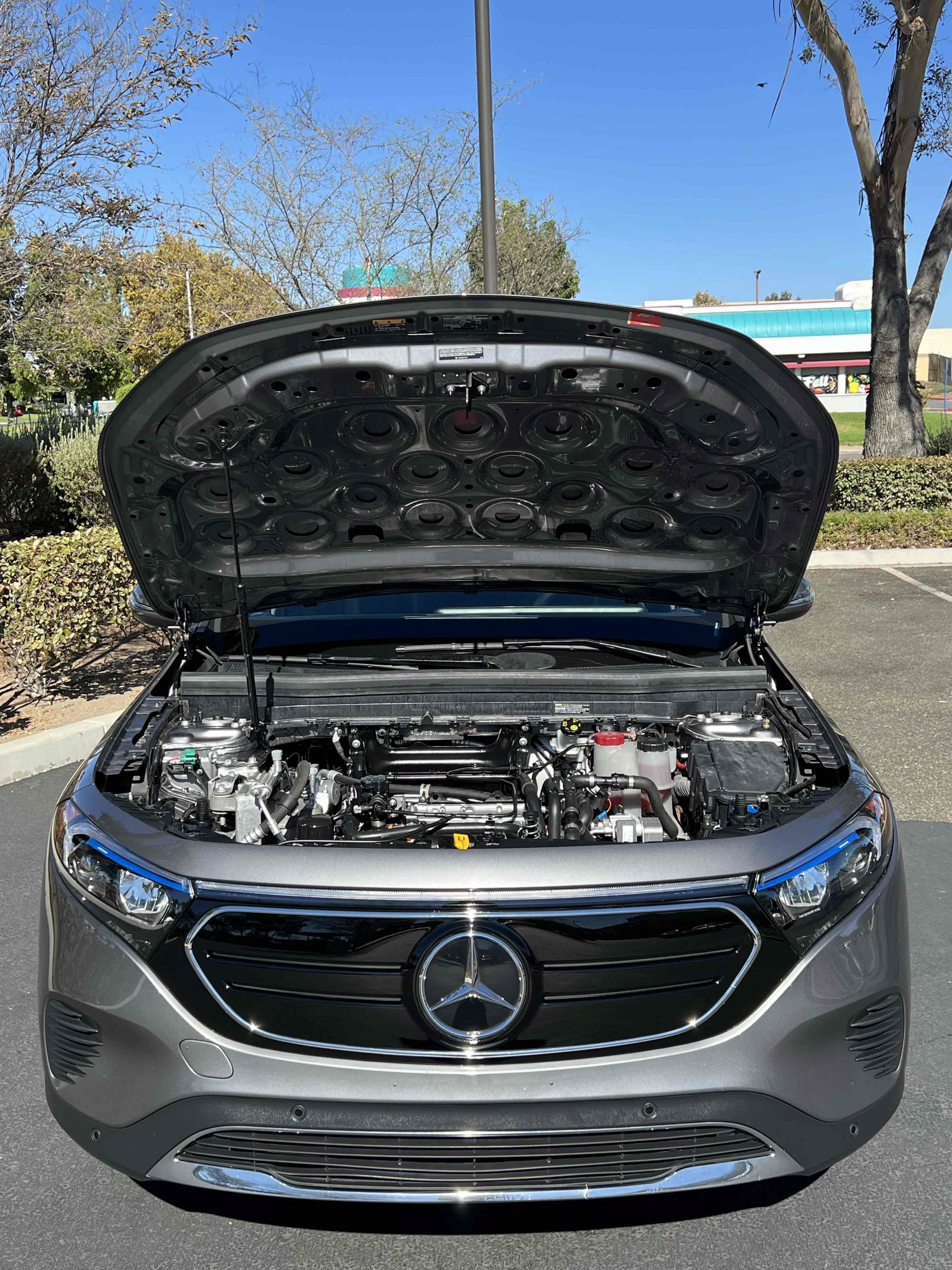Used 2023 Mercedes-Benz EQB 300 4MATIC image 25