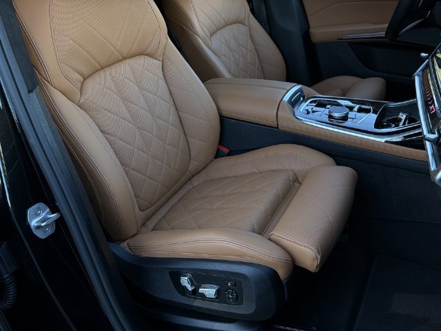 Used 2025 BMW X7 xDrive40i w/ M Sport Package AWD/4WD image 34