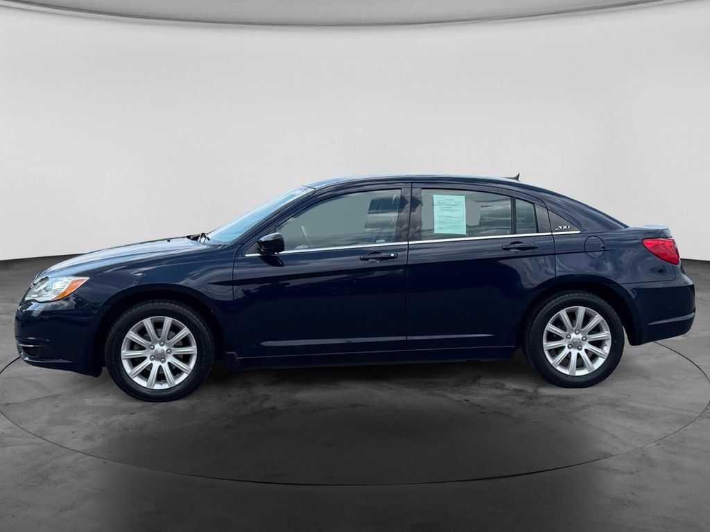 Used 2013 Chrysler 200 Touring FWD image 5