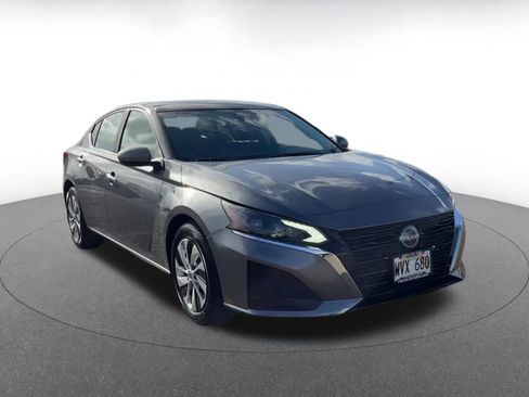 Used 2023 Nissan Altima 2.5 S image 3