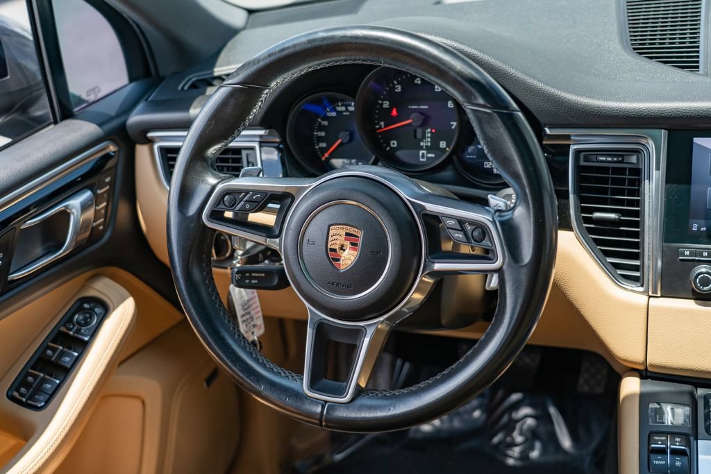Used 2018 Porsche Macan AWD/4WD image 22